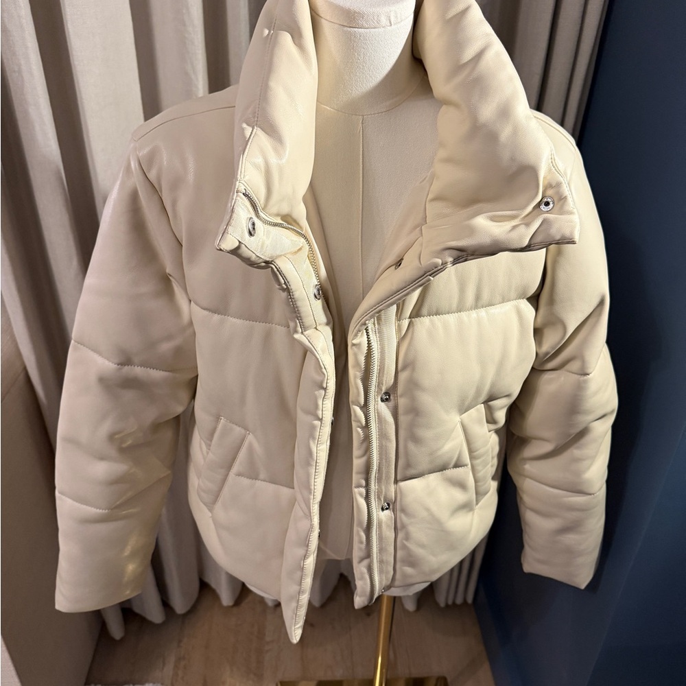 Abercrombie & Fitch Cream Puffer Jacket - XS